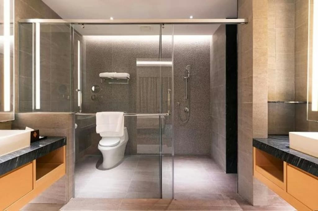 M World Hotel - photo 6