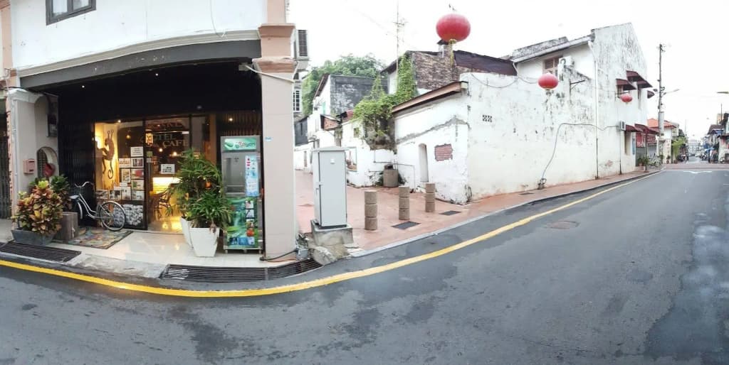 Monkey Motel & Café - photo 18