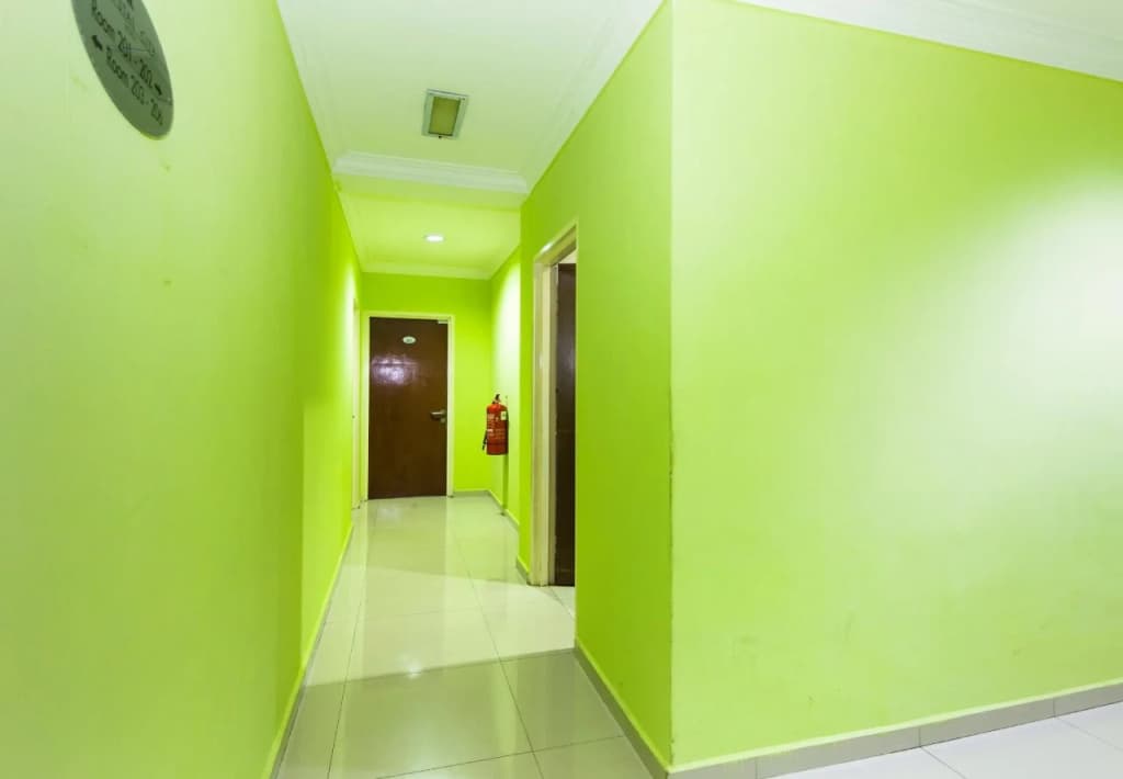 OYO 443 Crystal City Hotel - photo 12