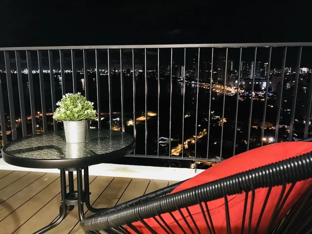 The Landmark Penthouse Luxury Condo by Casa Accommodation - photo 23