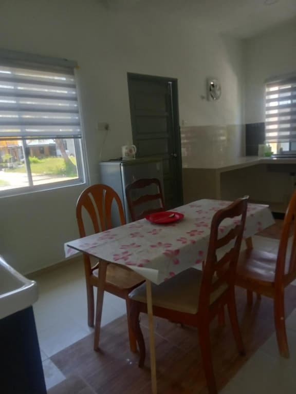 Homestay Aircond Pantai Timur Chalet Guest House Kak Mah - photo 6