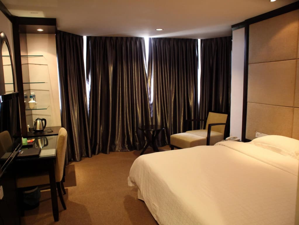 Country Hotel - photo 1