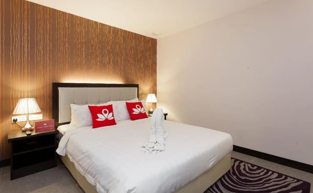 The Grand Campbell Hotel by ZEN Rooms - photo 2
