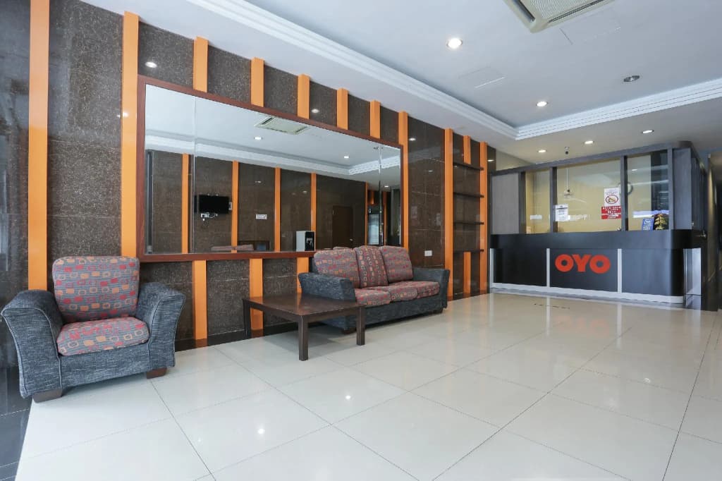 OYO 90157 One World Hotel - photo 2