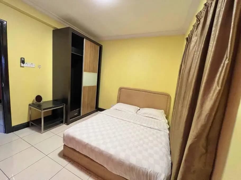 VACATION HOME PENTHOUSE MARINA COURT CONDO RESORT KOTA KINABALU 5 bedrooms 15 pax - photo 3