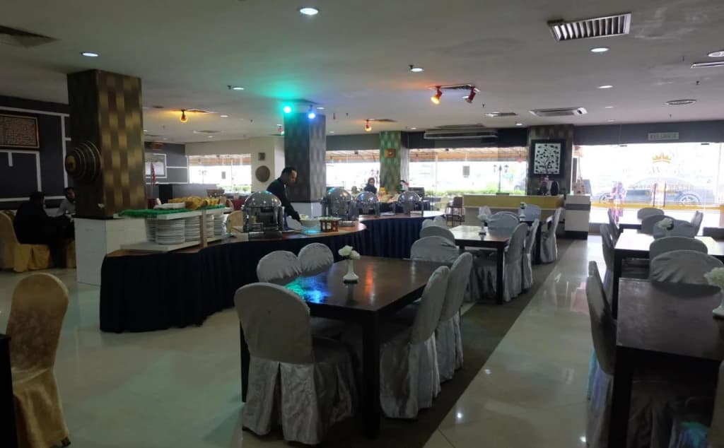 Carlton Holiday Hotel & Suites - photo 16
