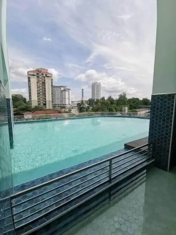 Comfy 2BR Tritower Suite Near JB Ciq, Jbcc & Capri - photo 14