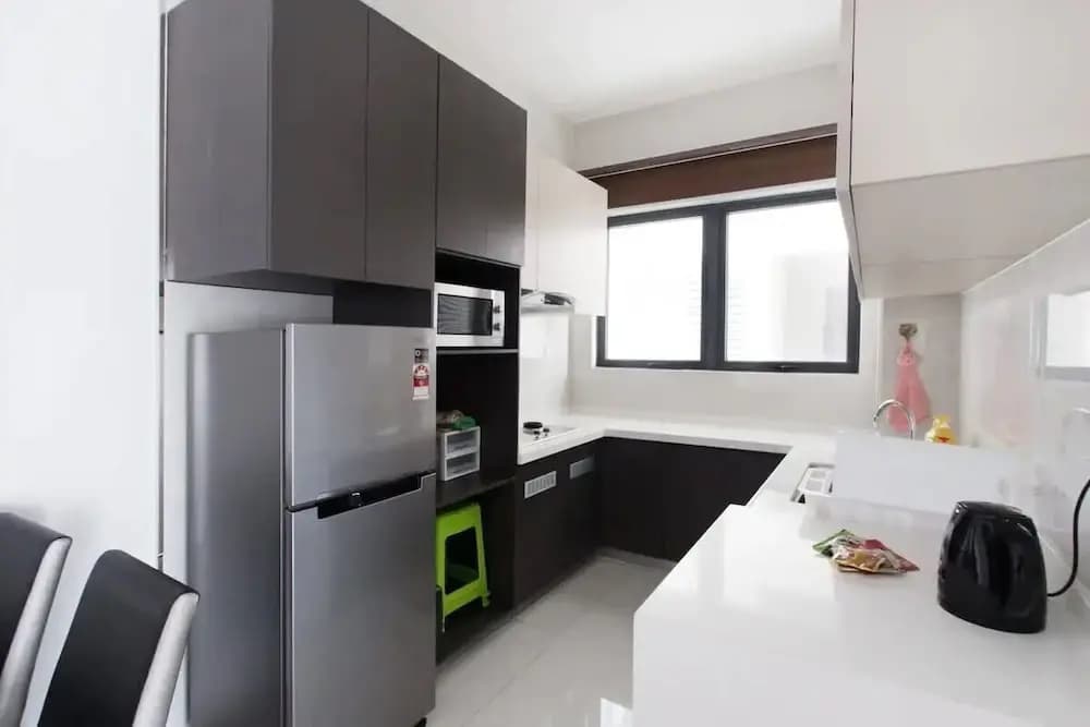 High-floor 2BR Suite, Water Views, Free Parking - photo 15