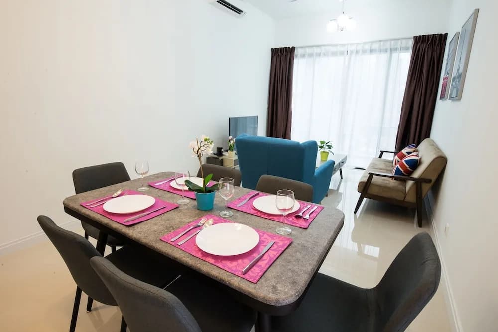 Cozy Homestay With KLCC Twin Tower View - photo 12