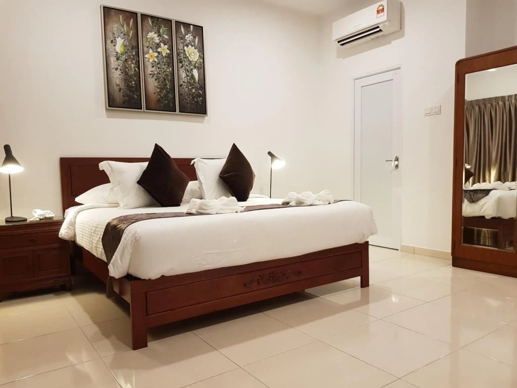 Heeren Straits Hotel - photo 3