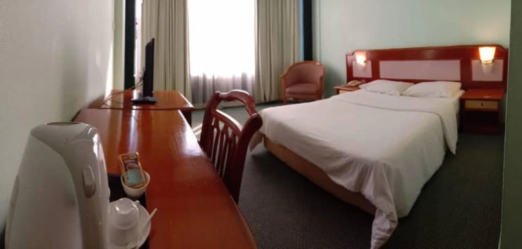 Somerset Hotel - photo 4