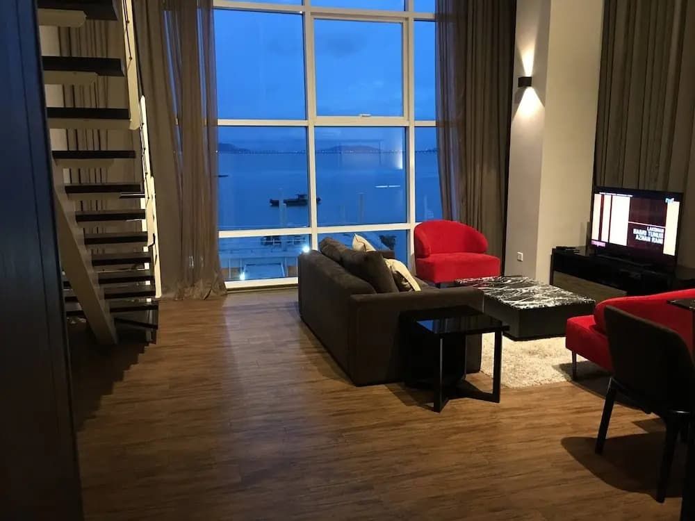 Urbano Luxury Homestay - photo 11