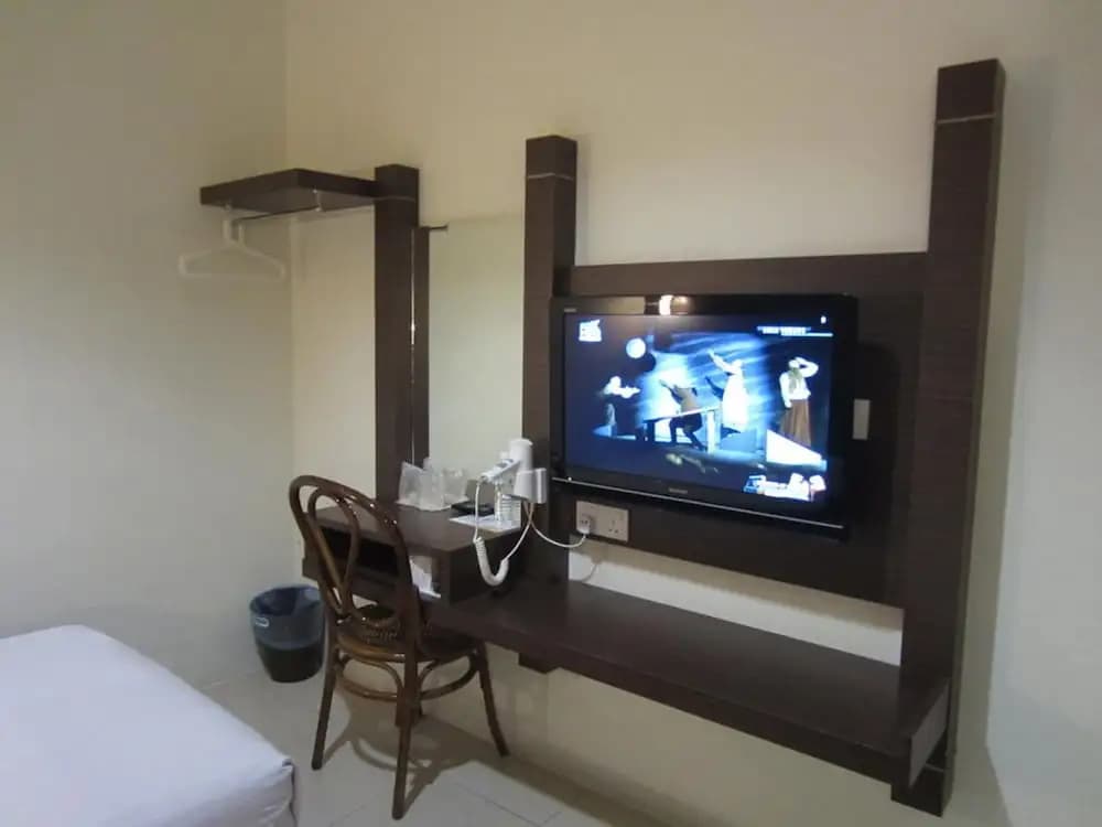 Radiant Hotel - photo 7