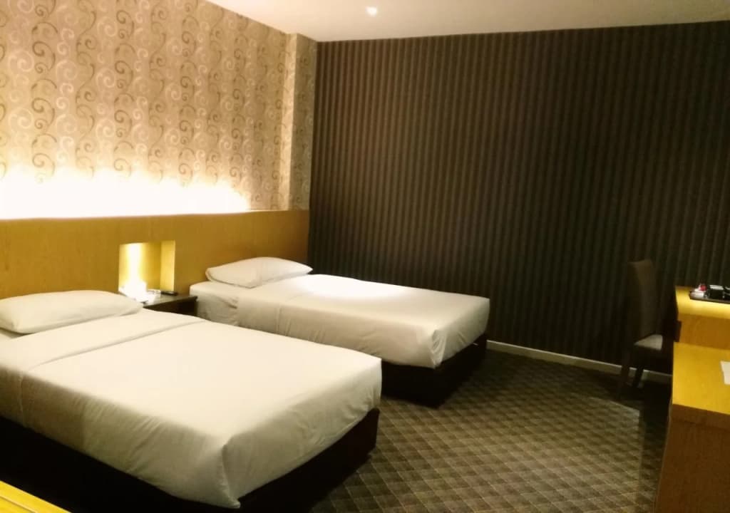Grand Ct Hotel - photo 2