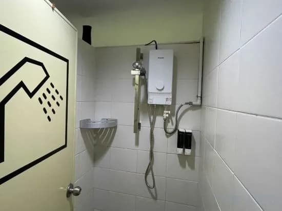 H2 Capsule Inn Backpackers - photo 2