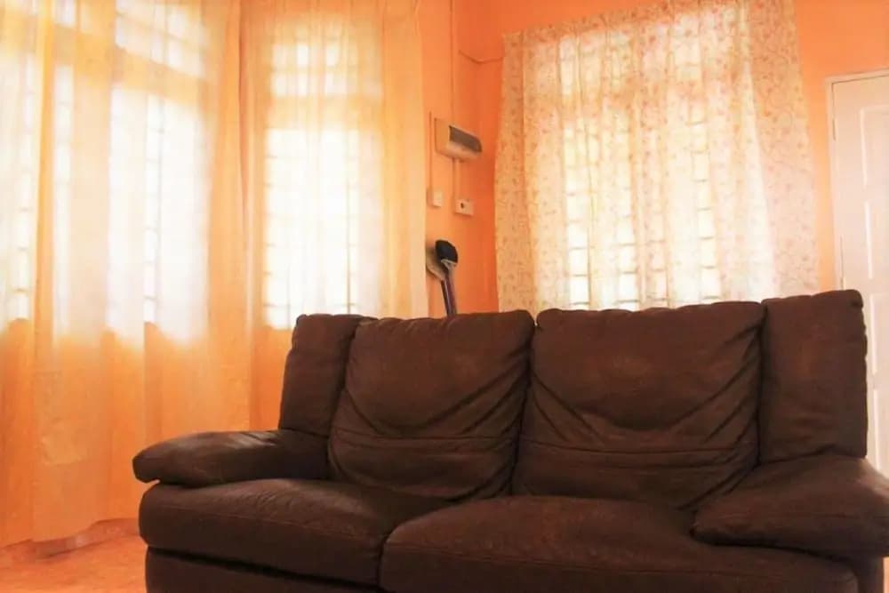 OYO HOME 90307 Kb Guest House, Jln Pcb - photo 2
