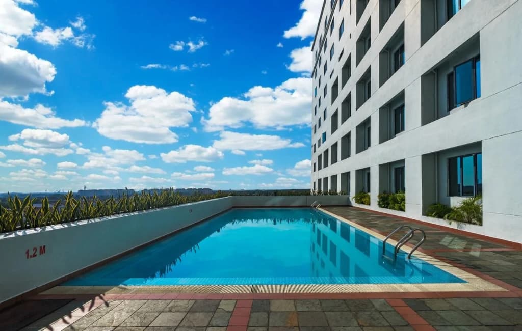 Crystal Crown Hotel Harbour View - photo 10