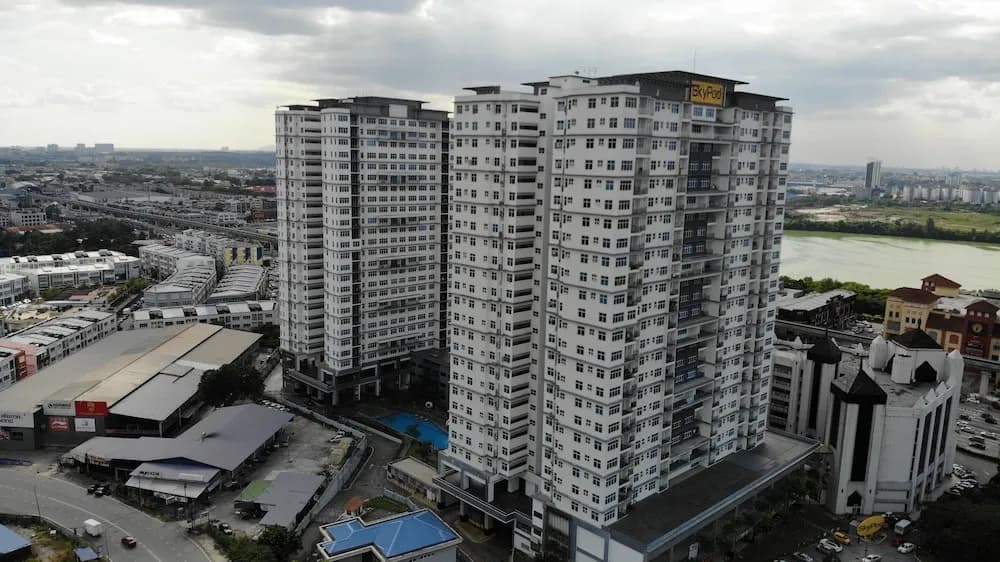 Teiw Family Homestay at Skypod Residence Puchong - photo 23