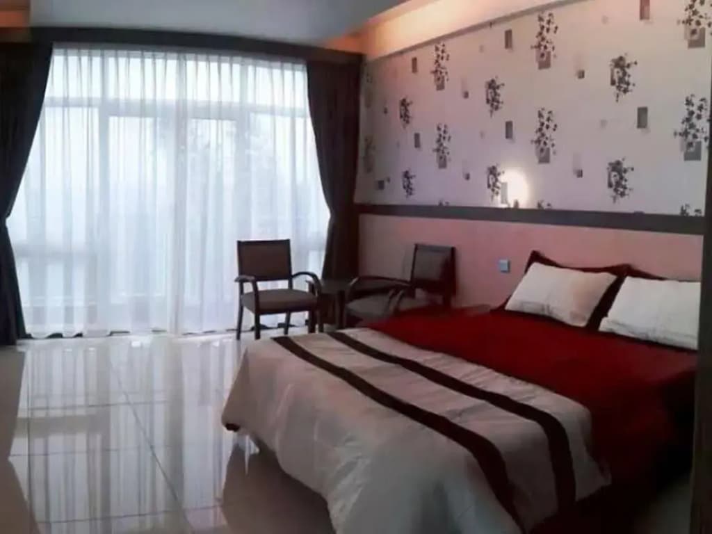Strawberry Garden Hotel - photo 3