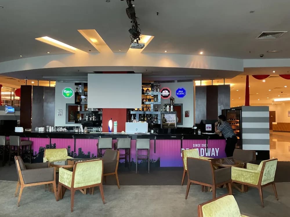 Glorious Service Suite At Times Square - photo 37