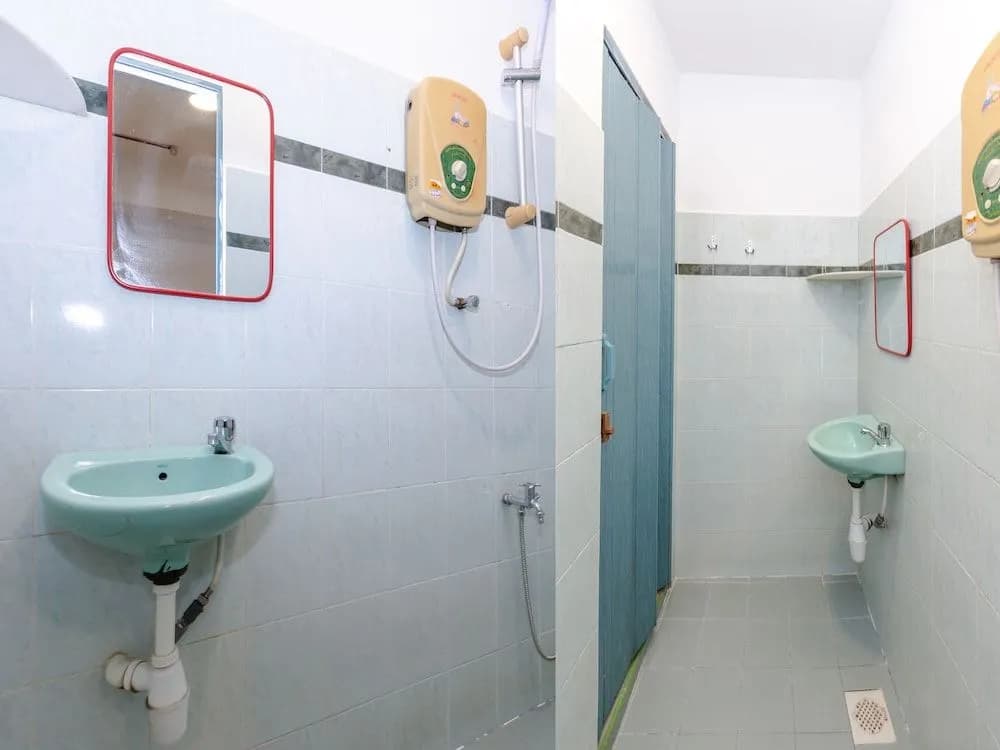 OYO 1090 Hollitel Hotel Melaka - photo 10
