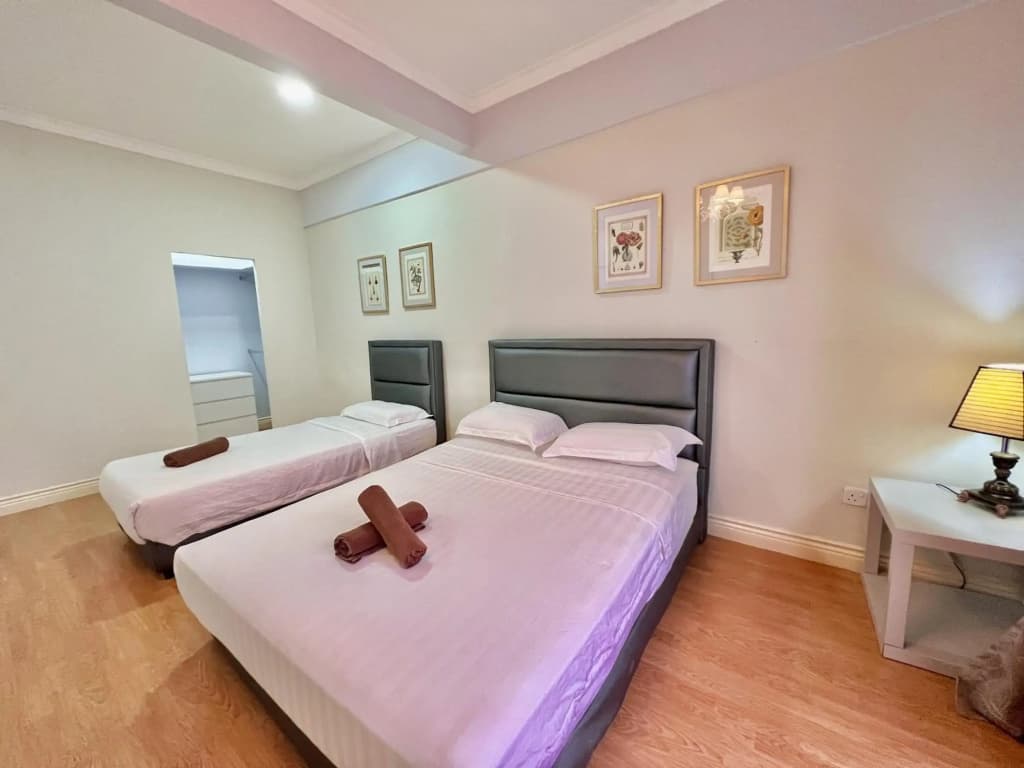 PENTHOUSE MARINA COURT VACATION HOME 5 BEDROOMS KOTA KINABALU 15pax - photo 4