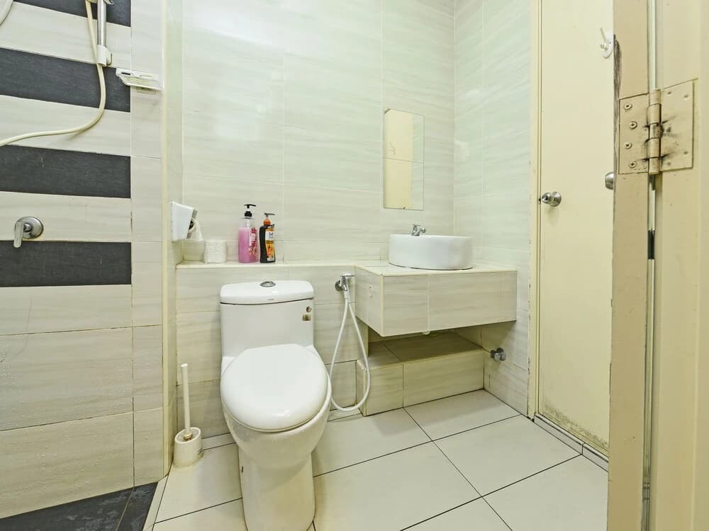 OYO Home 90401 D' Summit Residence - photo 7