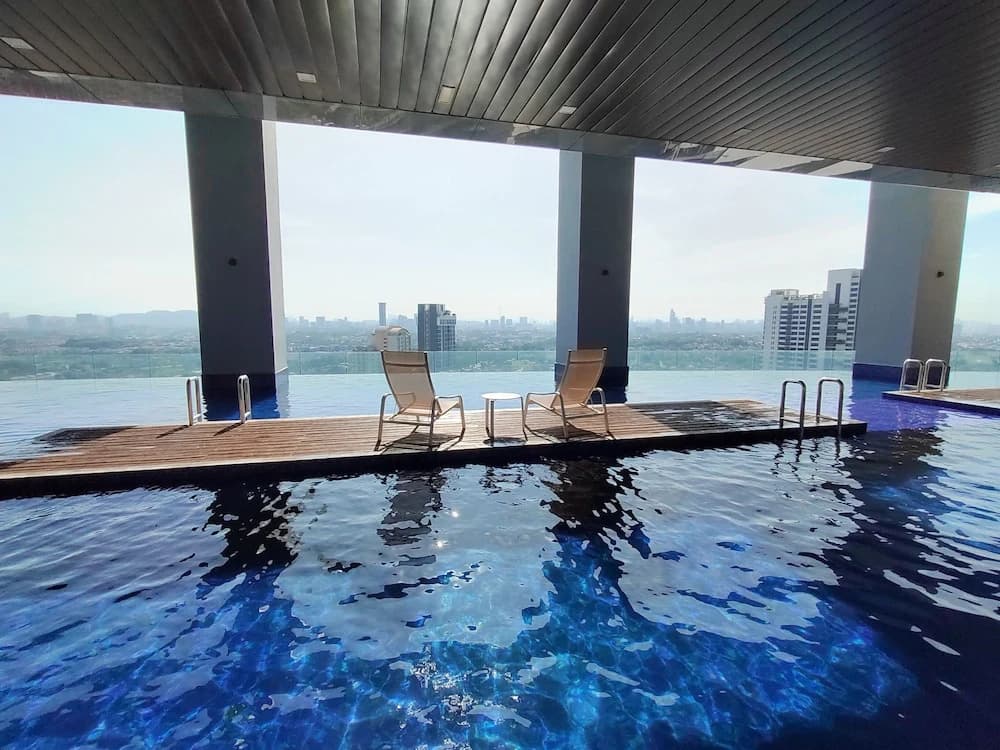 Executive Azure Next to New World Hotel - photo 11