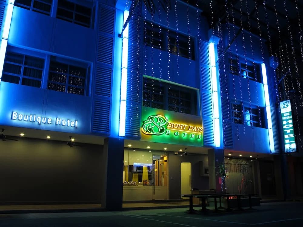 Eight Days Boutique Hotel @ Permas Jaya - photo 1