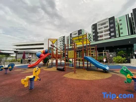 Manhattan PoolView 3bedroom suite Netflix |  Ipoh Station18 - photo 1