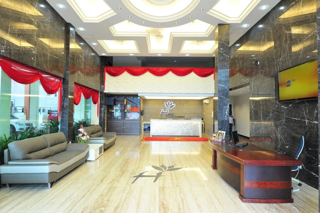 Hallmark Crown Hotel - photo 2