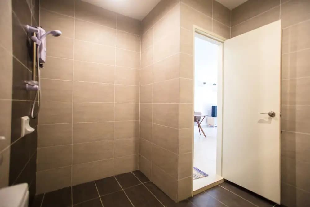 OwnAStay Midhill by Symphony Suite - photo 9