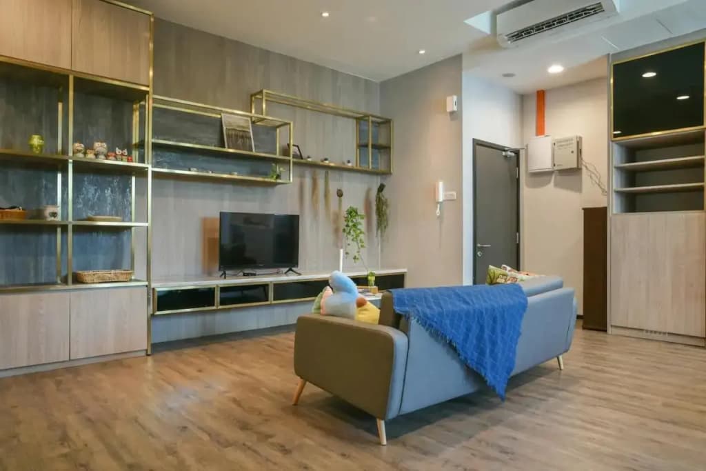 Mid Valley 1km away Verve Suites Old Klang Road - photo 5