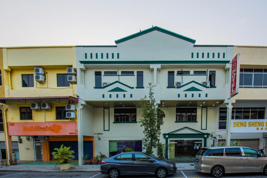 Hotel Famous Inn - photo 16