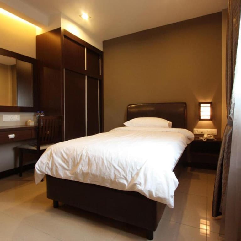 Capital O Rail Hotel - photo 5