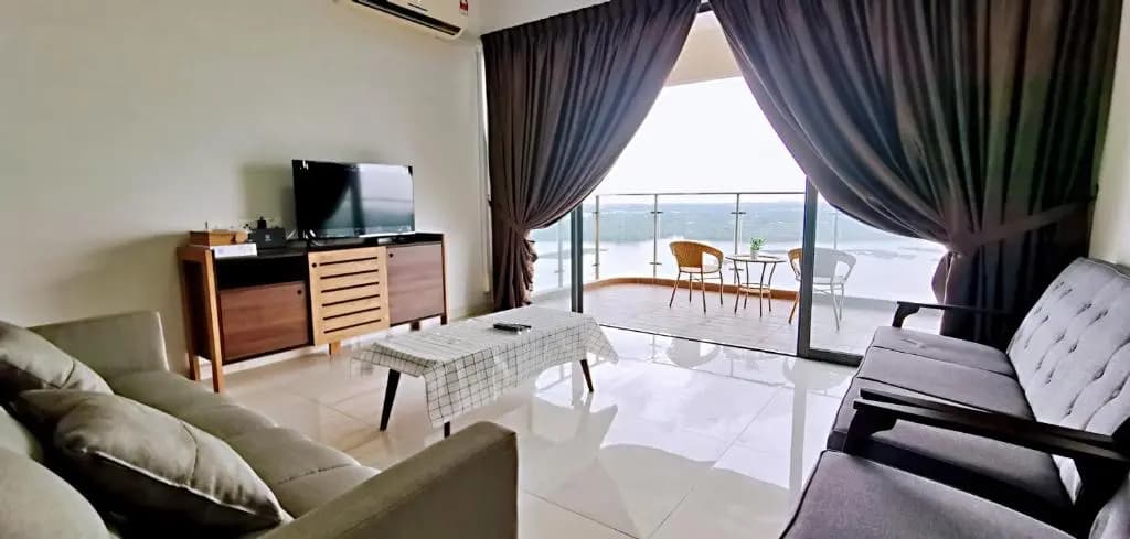 Superb Seaview Royal Strand Danga Bay Country Garden - photo 4