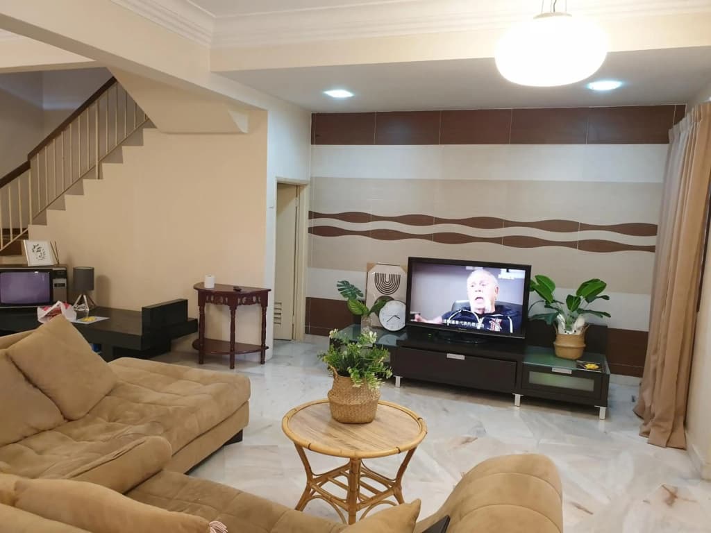 Airport Garden Stay #corner hoise 5 rooms #free wifi #parking #tv chanel - photo 1