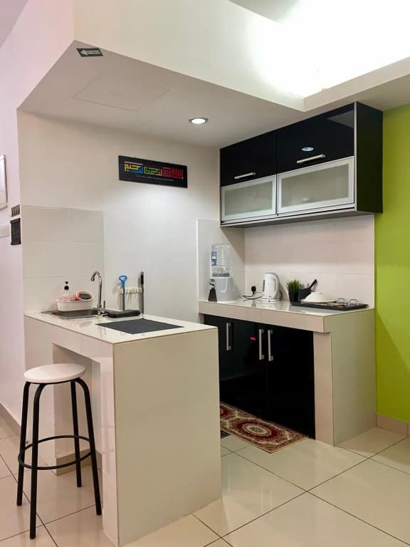 Private Studio Viana Court Service Apartment 3 with private parking - photo 5