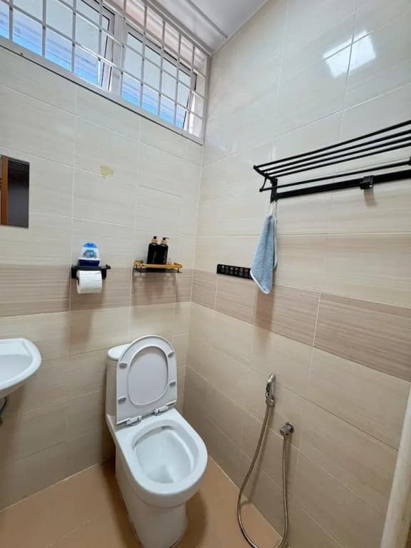 Comfy Tok Sira Home Kuantan 5 BR - photo 8