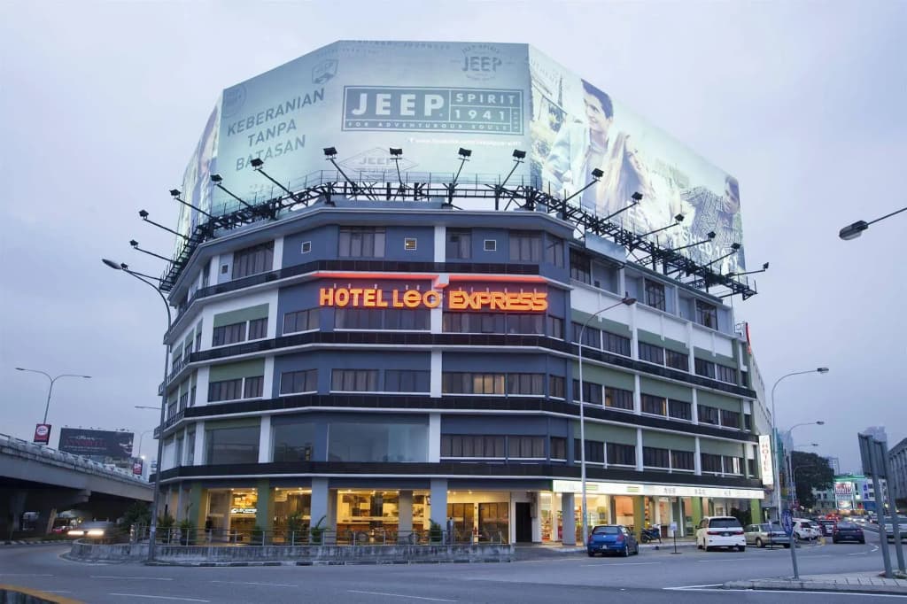 Leo Express Hotel - photo 1
