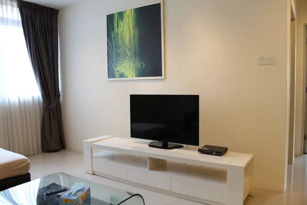 Peaceful Service Suites at Taragon Puteri Bintang - photo 4