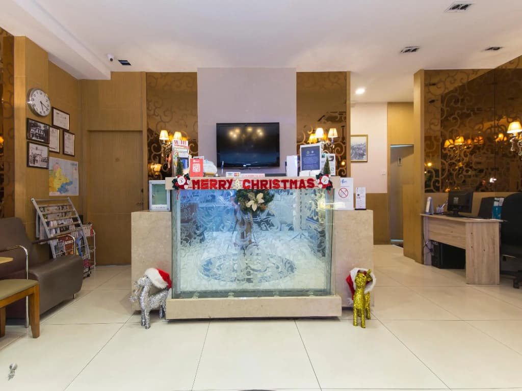 The Crown Borneo Hotel - photo 14