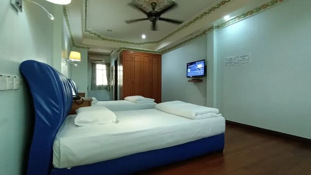 OYO Home 90438 Ben & Roz Inn - photo 2