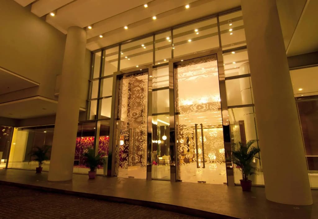 Sunshine Services Apartment - photo 2
