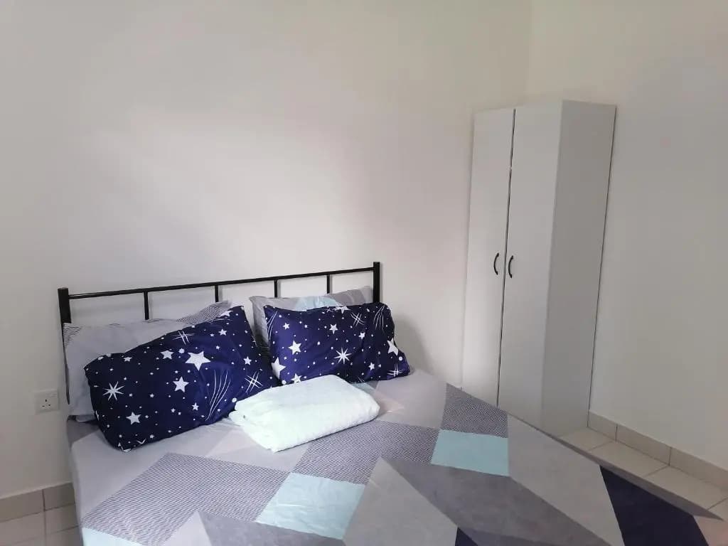 Comfy 3-Bedroom Apartment - photo 2