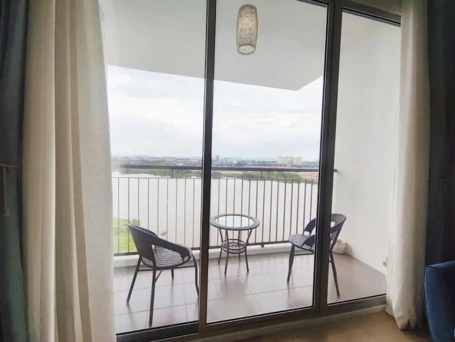 Muji homestay kuching scenic view 2 bedrooms entire apartment - photo 3