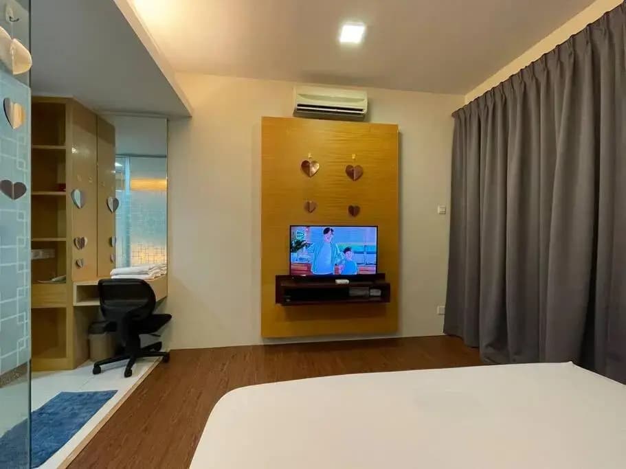 Private Jacuzzi Staycation at KL City 1014 - photo 4