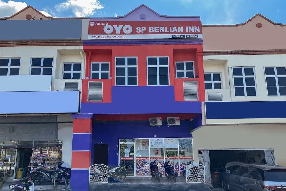 OYO 89820 Sp Berlian Inn - photo 1