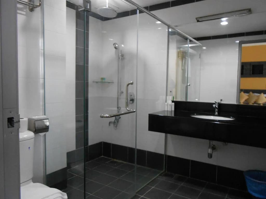HIG Hotel & Convention - photo 8