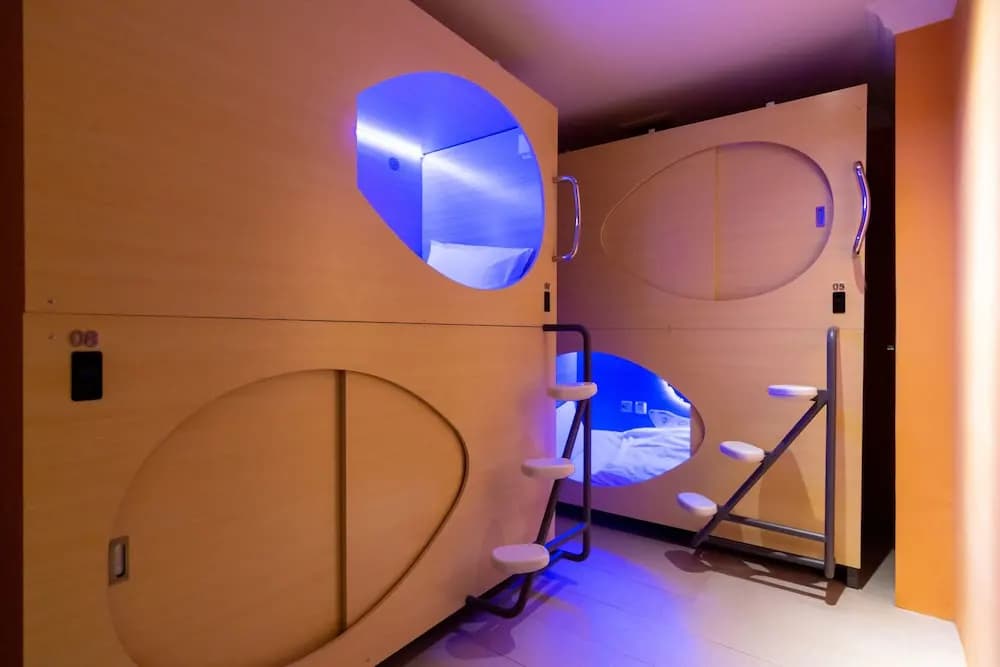 Momostay Capsule Hotel - photo 16